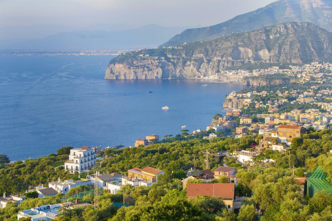 Amore Rentals - Casa Augusta A ソレント エクステリア 写真